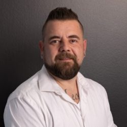 Portrait von Christoph Schindler, Salesmanager im DanTel Team für Mobilfunk, Kundenberatung, Telekommunikation und Service