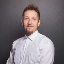 Portrait von Tim Walter, Salesmanager im DanTel Team für Mobilfunk, Telekommunikation, Kundenberatung und Service vor Ort
